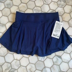 Lululemon brand new swiftly, Tech, tennis skirt, size 8 navy blue